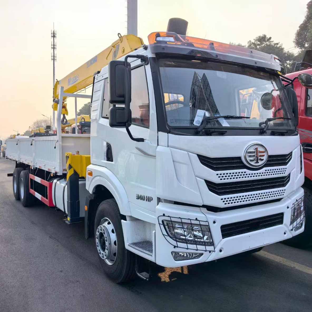FAW J6P 6X4 350PS క్రేన్ ట్రక్